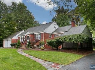 717 Ridgewood Rd, Oradell, NJ 07649