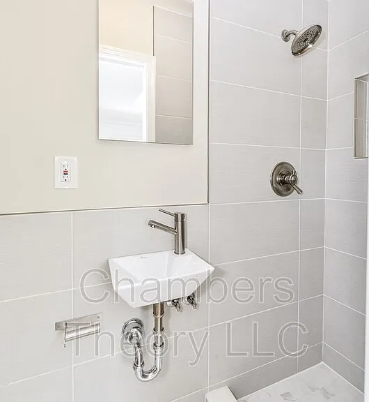 635 N West St — Photo 12
