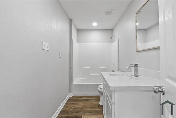 3127 Magnolia St — Photo 6