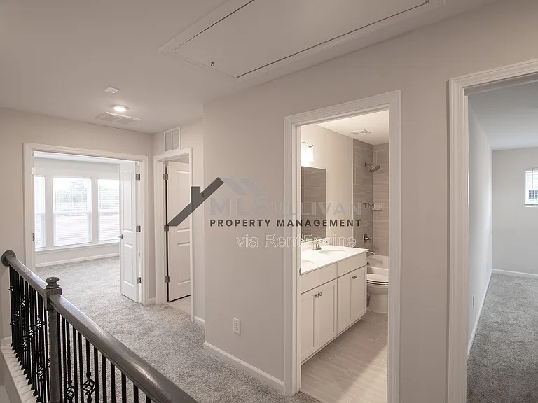 1010 Crater Lake Way — Photo 21