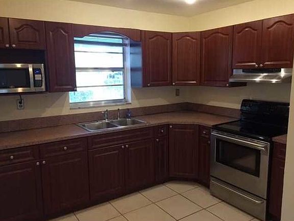 4th image of 6520 SW 59th Pl