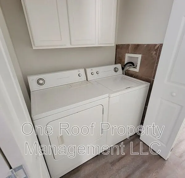 2633 S 49th St — Photo 10