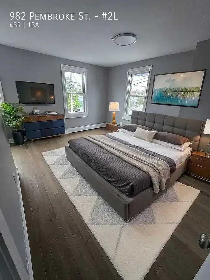 4-Bedroom Apartment with Hardwood Floors — Photo 3