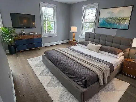 3rd image of 982 Pembroke St #2L