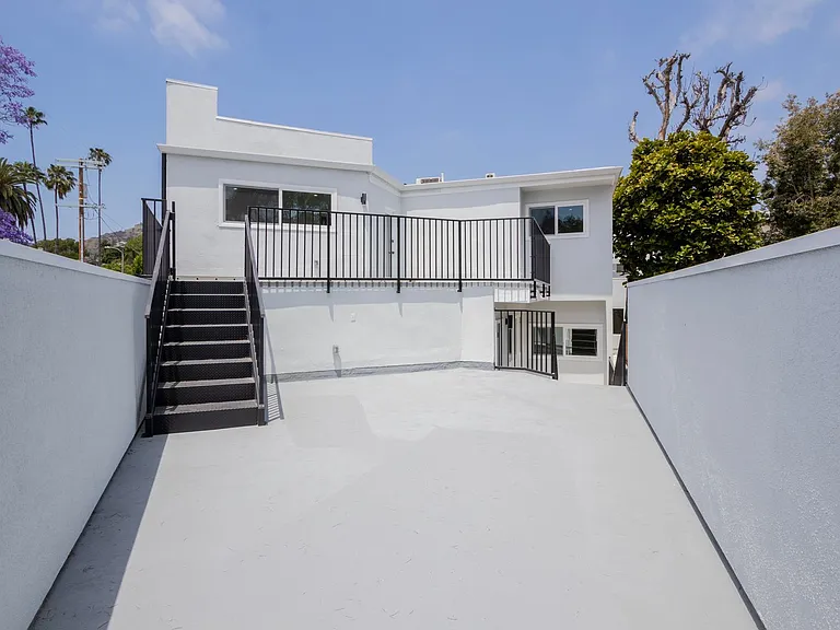 1346 Stanley — Photo 36