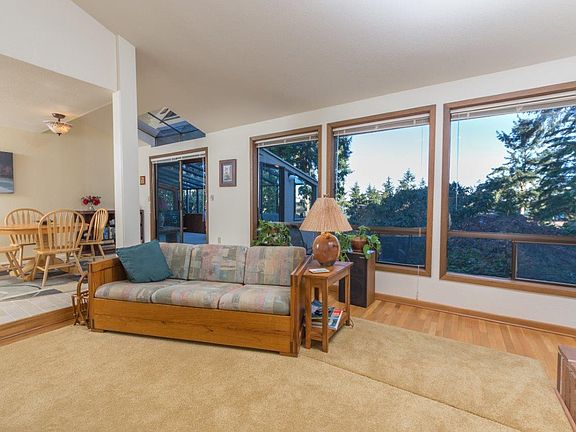 Living room to solarium