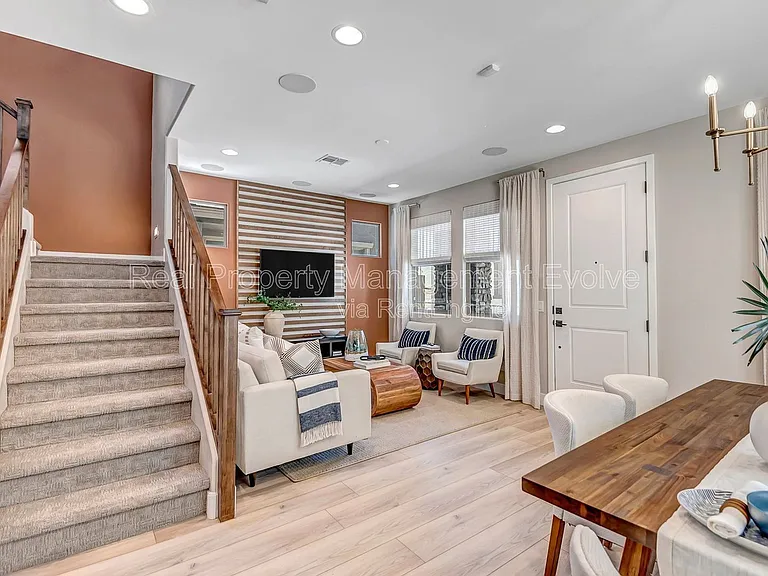 43256 N Hinoki St — Photo 3