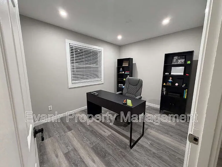 11884 Hamden Dr — Photo 13