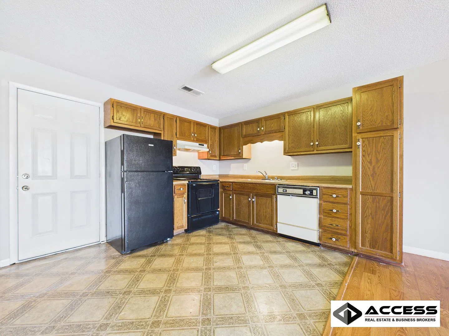1603 Glenn St — Photo 3