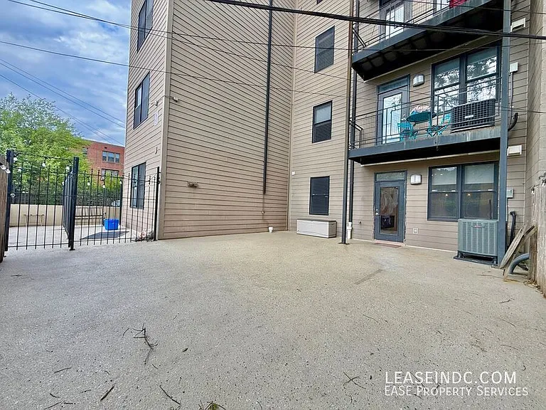 245 15th St SE #101 — Photo 13