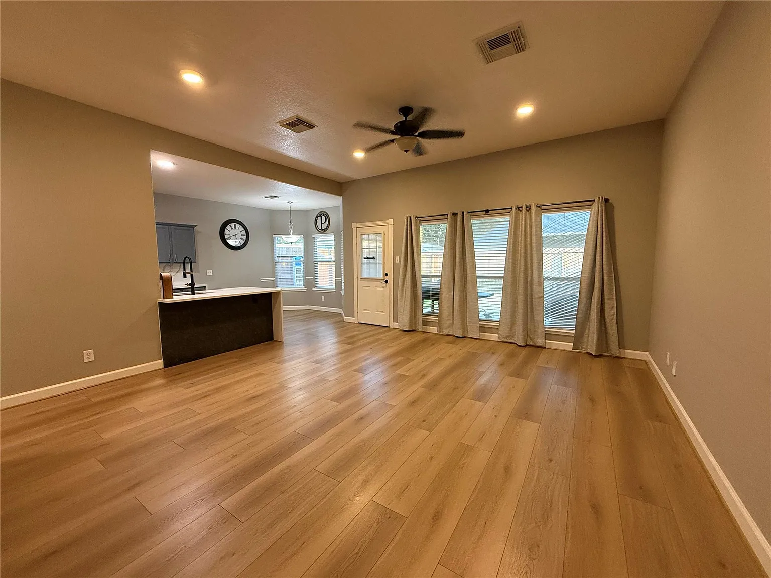 3 bed, 2.0 bath, 1455 sqft, $2,500 — Photo 2