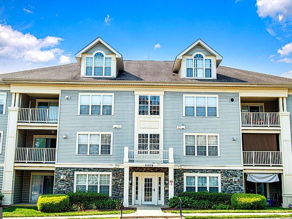 2nd image of 8809 Stone Ridge Cir APT 103