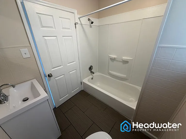 1520 Elmwood Ave — Photo 8