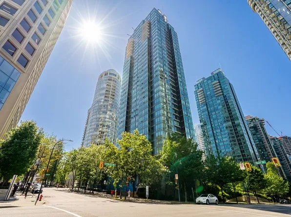 1200 Georgia St W #1803, Vancouver, BC V6E 4R2