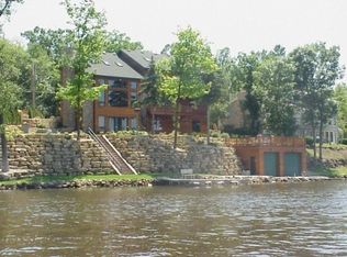 W13406 Lake Dr, Lodi, WI 53555