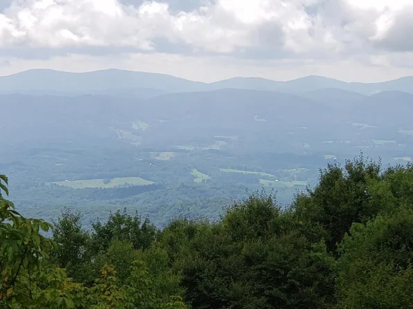 P 17 Point Lookout Ln, Independence, VA 24348