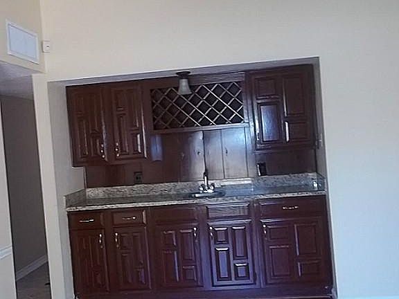 Wet bar for entertaining needs