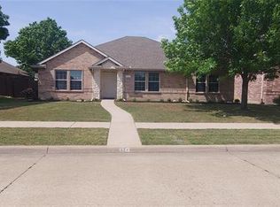 117 Red Wolf Ln, Red Oak, TX 75154