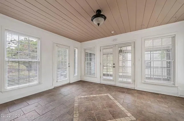 322 Pio Nono Ave — Photo 6