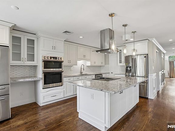 4th image of 10 Wadsworth Court