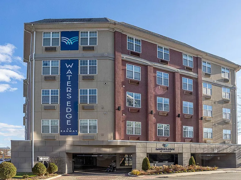 Waters Edge At Rahway — Photo 15