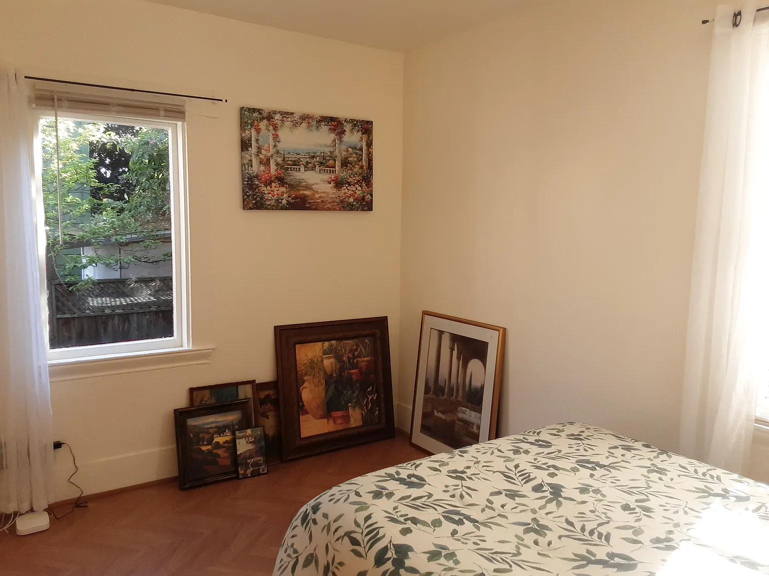 1084 Aileen St — Photo 1