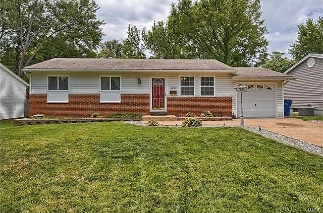 1st image of 5229 Ville Cecelia Ln