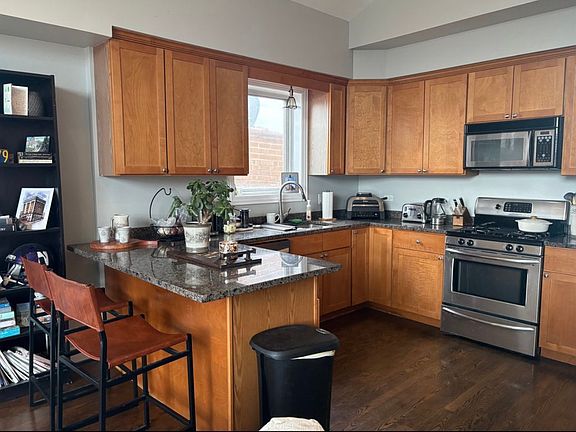3rd image of 2314 W Moffat St APT 4