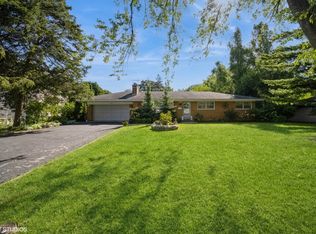 303 Cottonwood Rd, Northbrook, IL 60062