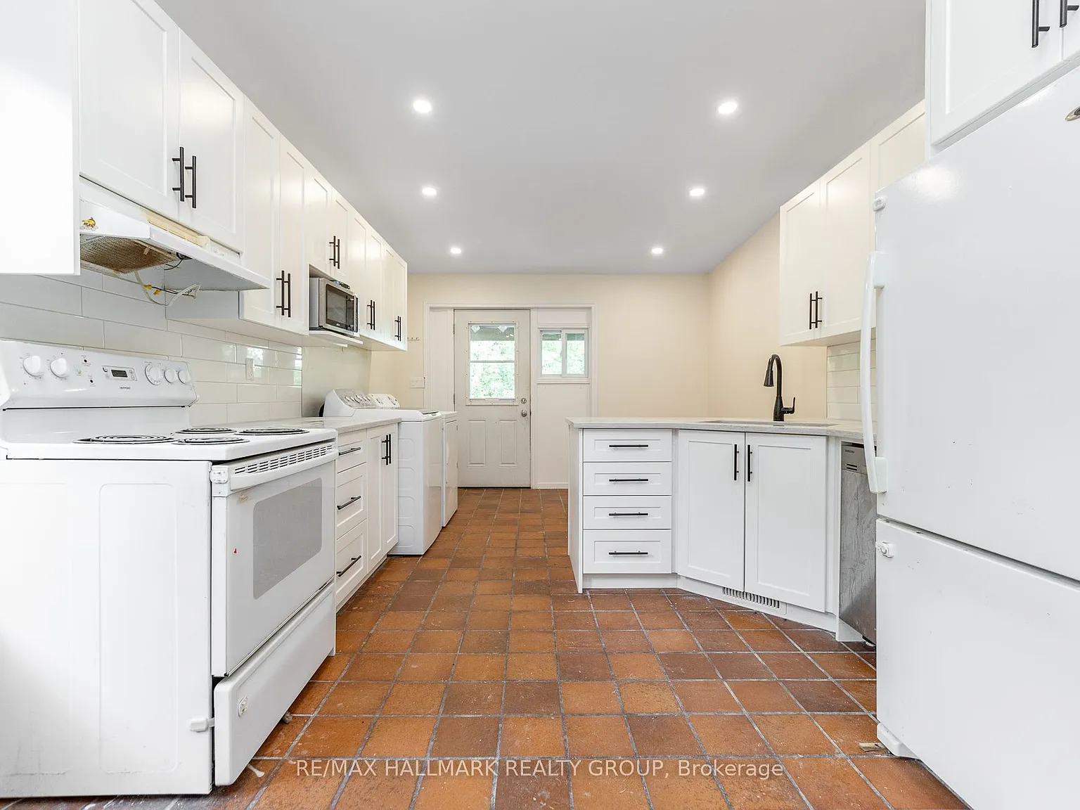 2 bed, $2,400 — Photo 3