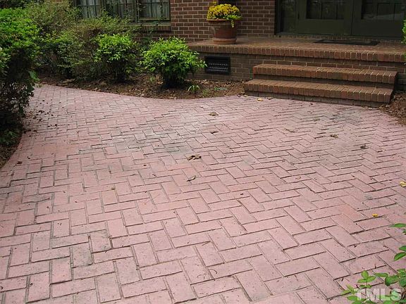 3rd image of 2 Eden Dr