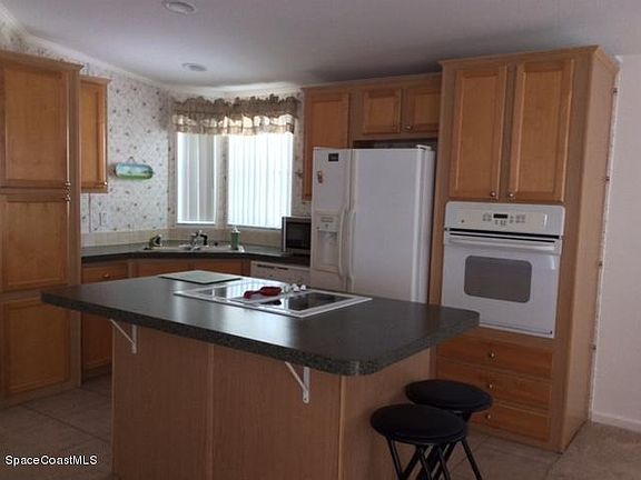 3rd image of 1052 Thrush Cir