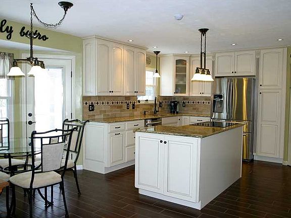 3rd image of 111 Woodbine Dr