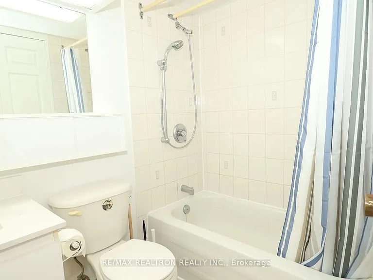 89 McCaul St #919 — Photo 23