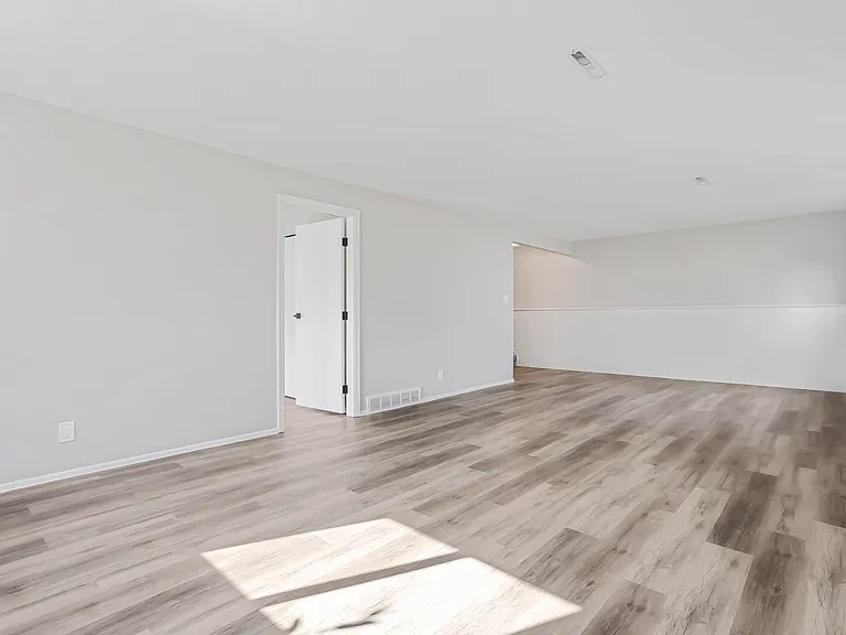 552 Allview Ct — Photo 32