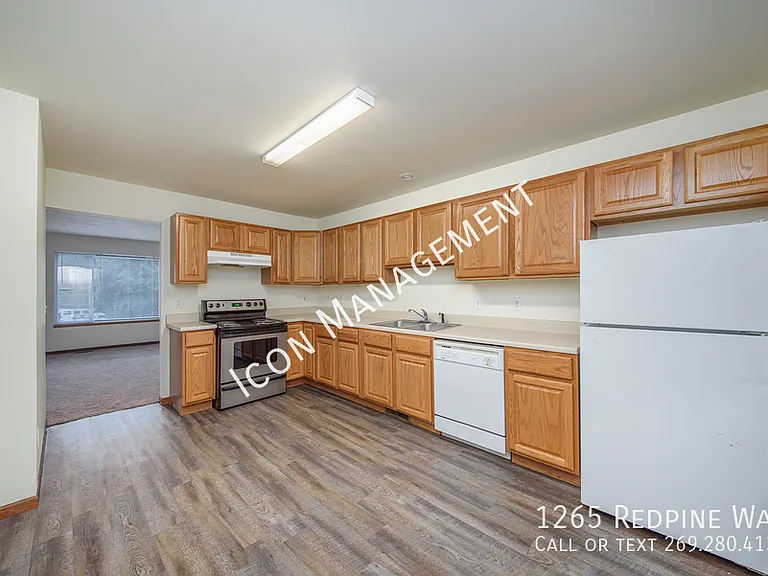 1265 Redpine Way — Photo 3