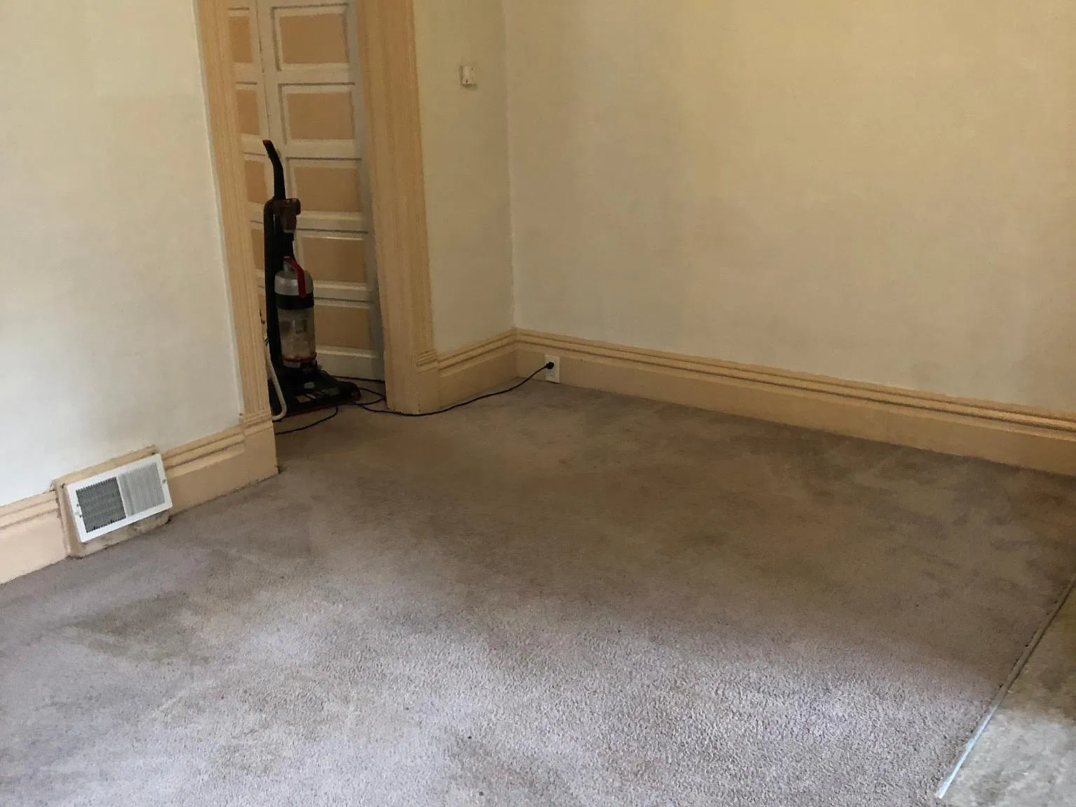 403 Stanton St — Photo 3