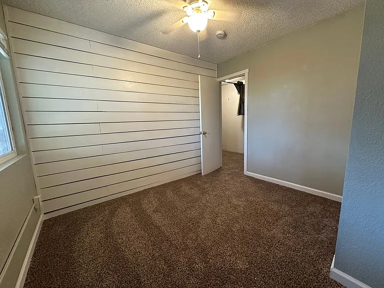 1441 Pleasant St — Photo 22