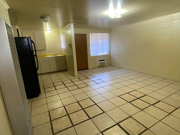 4th image of 5223 E 12th St #3