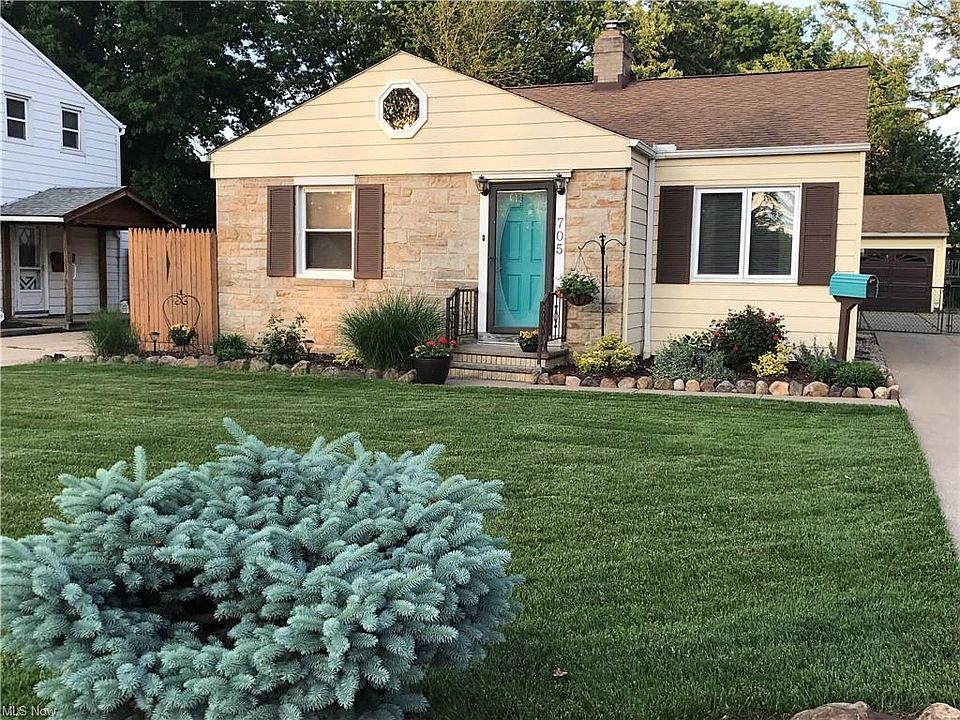 1st image of 705 E 260th St