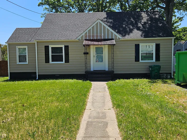 2331 Fleet Ave — Photo 1