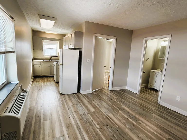 1429 Hepburn Ave #6 — Photo 3