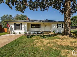 209 S Eastern Ave, Gentry, AR 72734