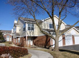 977 Happfield Dr, Arlington Heights, IL 60004