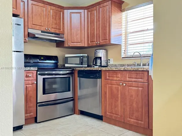 1300 Moffett St APT 306, Hallandale, FL 33009