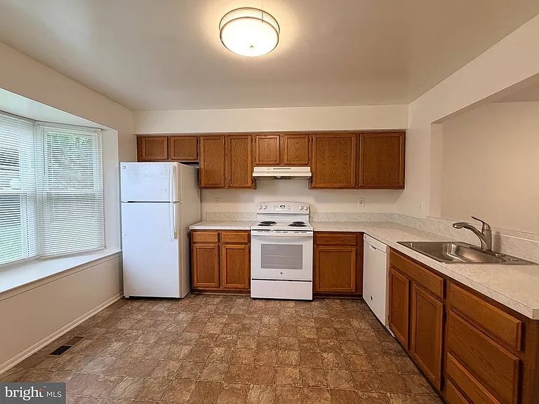 6124 Majors Ln — Photo 3