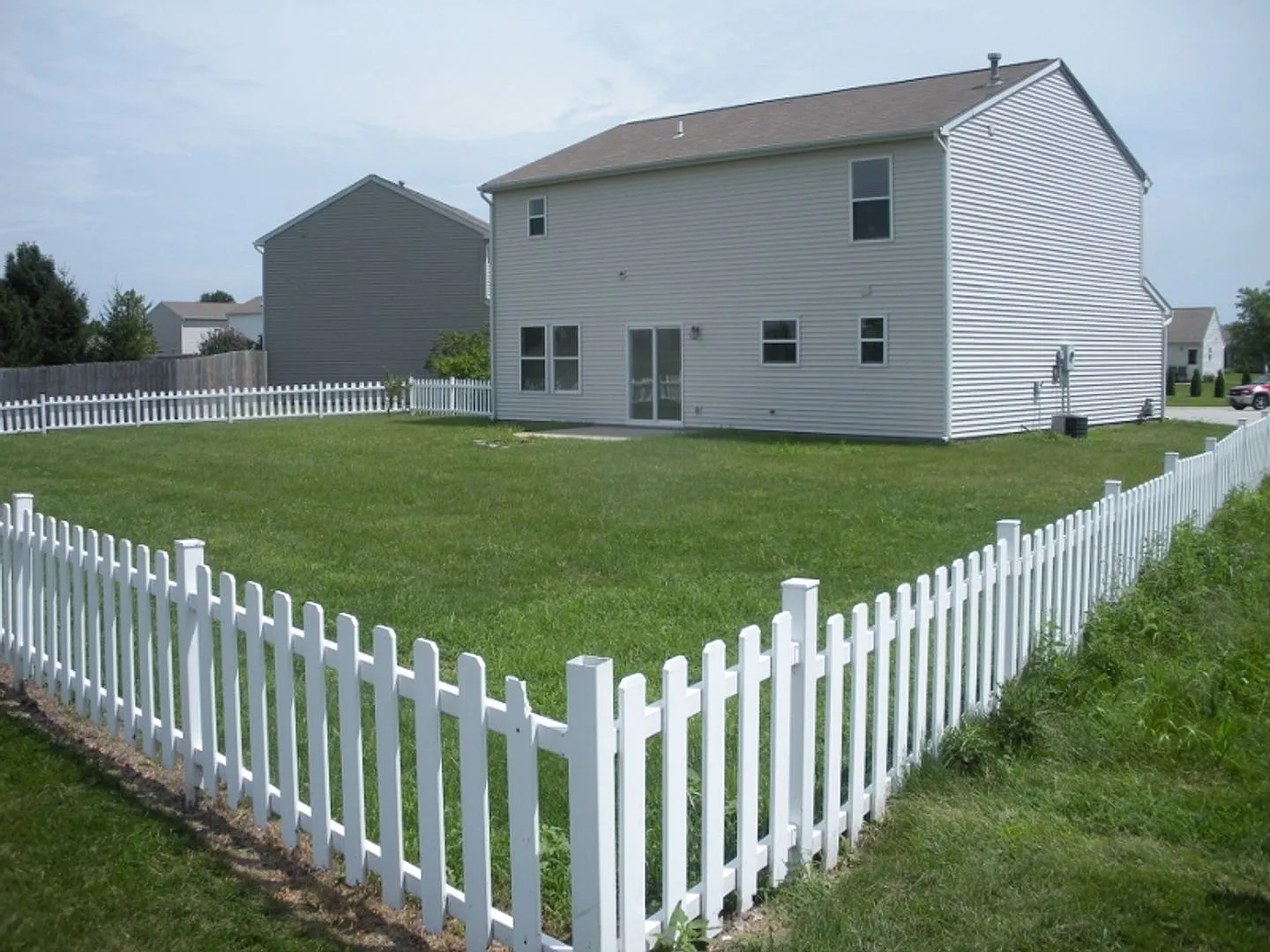 3 Bedroom Single Family Home in Arlington Commons — Photo 2