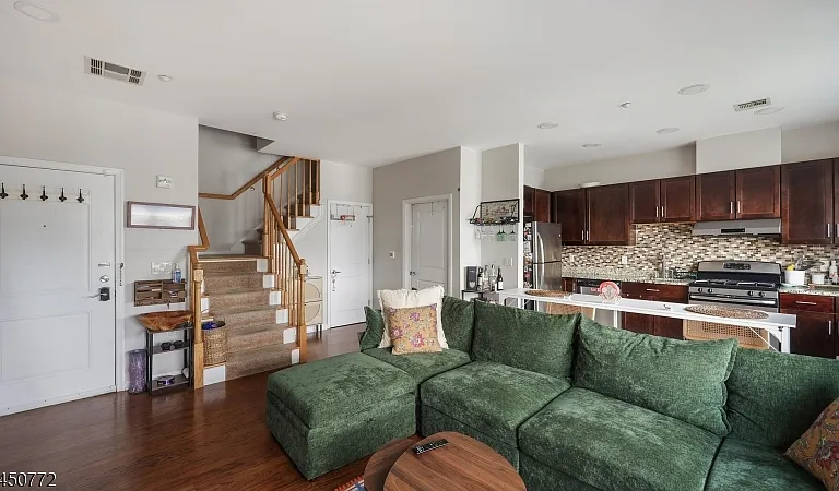 1209 Summit Ave #405 — Photo 7