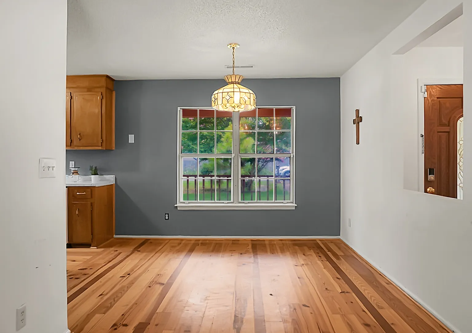 3 bed, 1243 sqft, $2,100 — Photo 3
