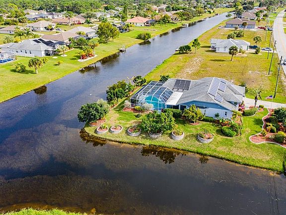 3rd image of 727 Rotonda Cir